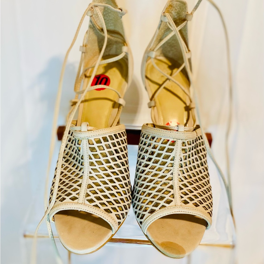 Vince Camuto Cream Heels with Woven Pattern - Picture 4 of 14